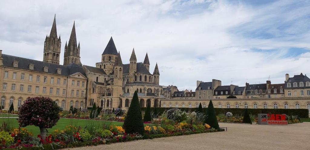 Appartement Lumineux Idealement Situe A Proximite De Musees Equipements Sportifs Salle De Spectacle Commerces Caen Exteriör bild